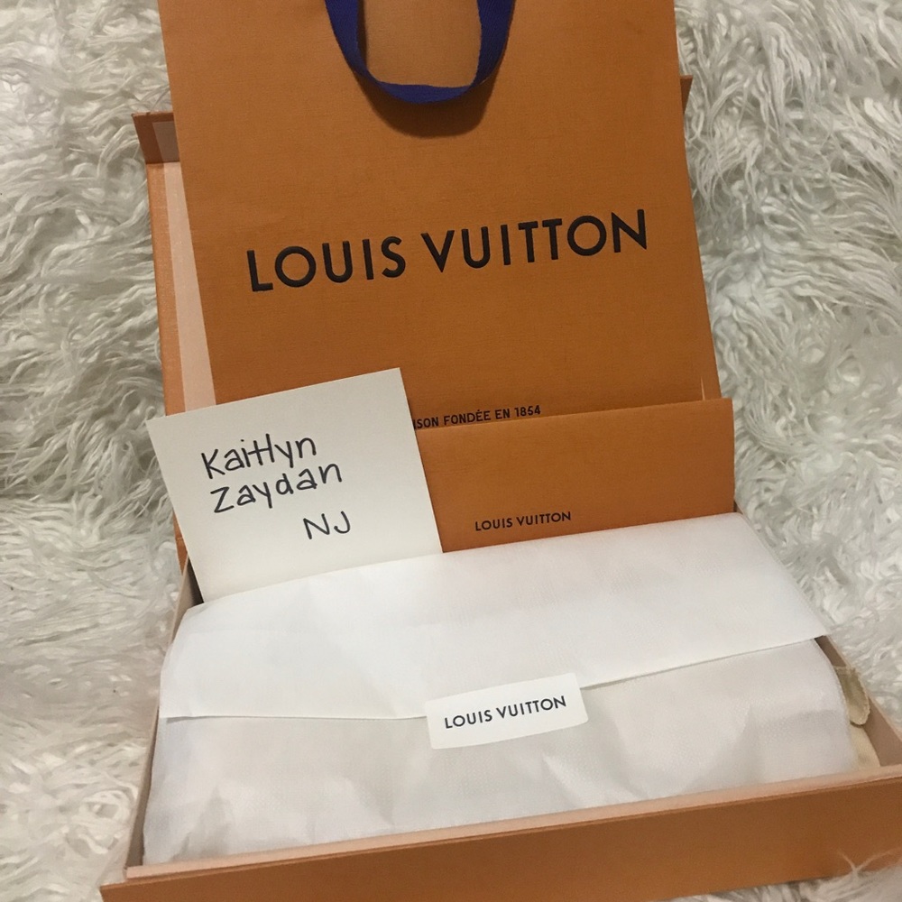 BRAND NEW Louis Vuitton Favorite MM! - Picture 2 of 8